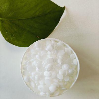 Cetearyl Alcohol &amp; Cetearyl Glucoside Granulado emulsionante natural branco ou amarelado EO livre para formulações cosméticas