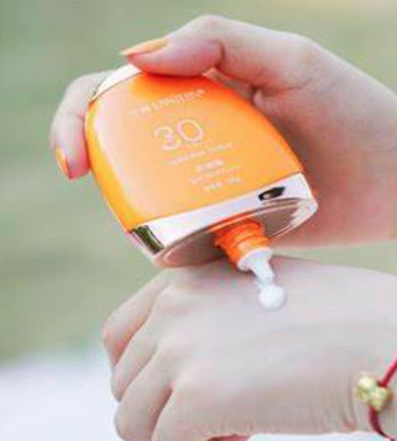 Homosalato CAS 118-56-9 Absorvedor de luz UV Protege a pele dos danos UVB Usado em protetor solar