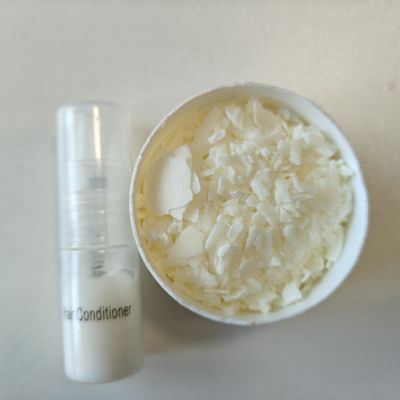 Stearamopropil dimetilamina Cas 7651-02-7 Surfactantes catiônicos Branco a amarelado Flakes para enxaguar condicionador de cabelo